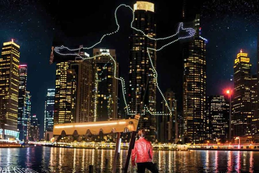 DUBAI'S SKY POSES IN SRK'S SIGNATURE POSE !