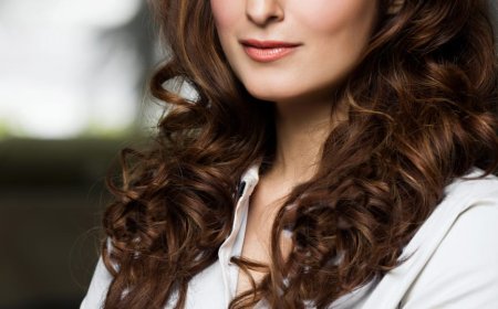 Twinkle Khanna's Kumar's +1 post stirs controversy