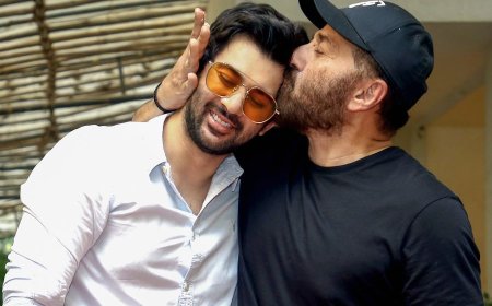 Aamir Khan confirms the speculations surrounding  Karan Deol's casting in Lahore 1947