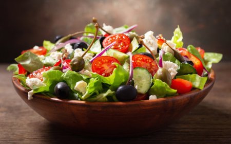 Is Salad a Must with Every Meal? The Debate on a Balanced Diet