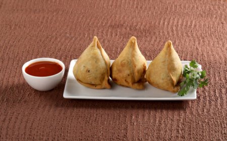 The Iconic Singara of Kolkata: A Culinary Delight with a Rich Legacy