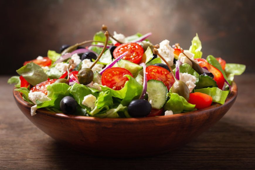 Is Salad a Must with Every Meal? The Debate on a Balanced Diet