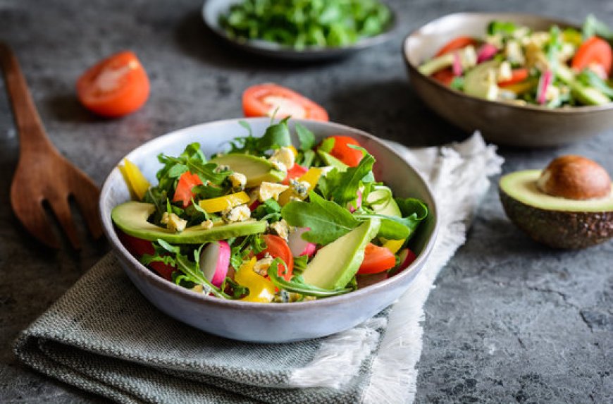 Is Salad a Must with Every Meal? The Debate on a Balanced Diet