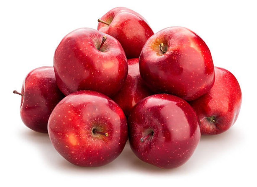 The Nutritional Powerhouse: Exploring the Advantages of Eating Apples