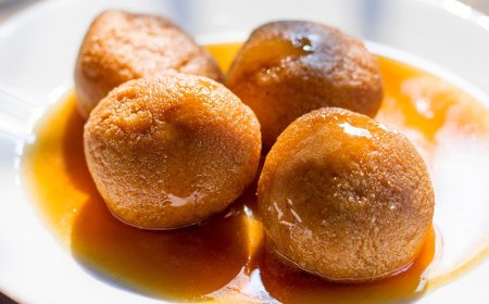 Kolkata’s Iconic Gurer Rosogolla: A Sweet Winter Delight