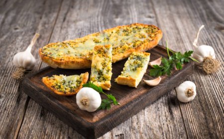 Garlic Cheese Bread: The Irresistible Side Dish Winning Hearts
